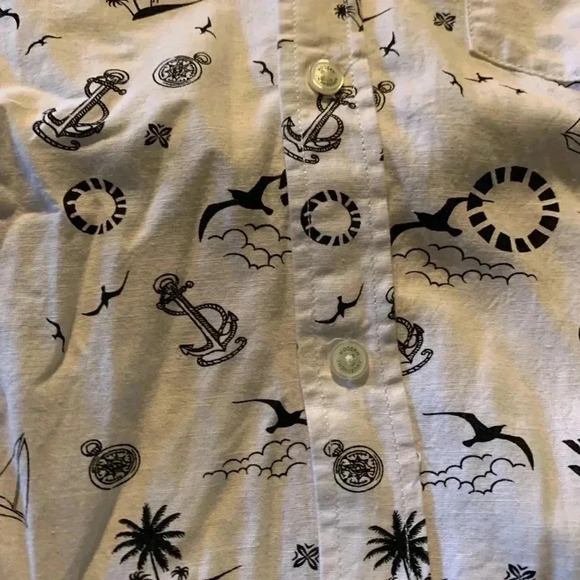 Modern Amusement Button Down Men’s Shirt Size Large Short Sleeve with Collar - Picture 9 of 13